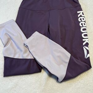 🖤 Reebok Colorblock High-Waisted Leggings – Size Medium